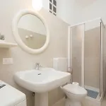 Rododendro Rosso - Happy Apartmán Ispra