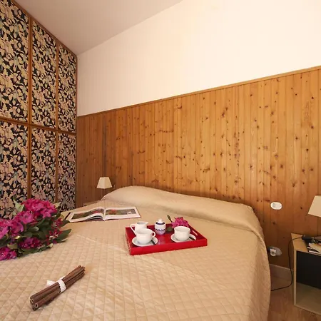 Rododendro Rosso - Happy * Ispra