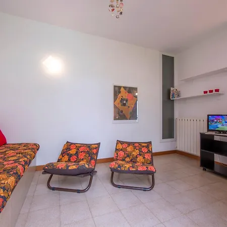 Rododendro Rosso - Happy Apartment Ispra