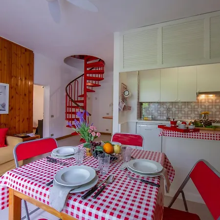 Rododendro Rosso - Happy Apartment Ispra