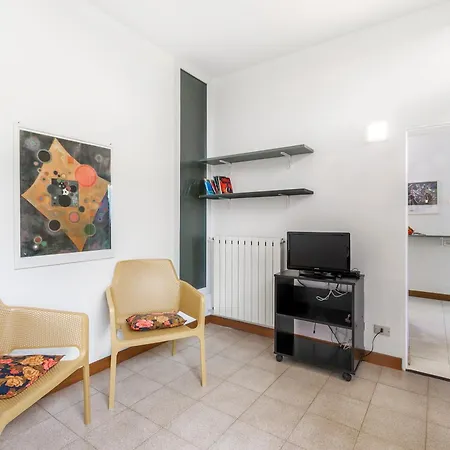 Rododendro Rosso - Happy Apartment Ispra
