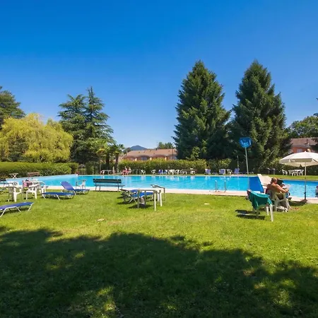 Rododendro Rosso: Duplex With Pool, Tennis And Bbq - Happy Apartment