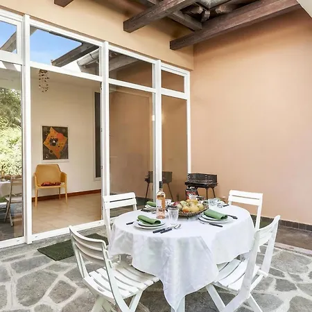 Rododendro Rosso: Duplex With Pool, Tennis And Bbq - Happy Apartment