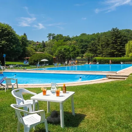 Rododendro Rosso: Duplex With Pool, Tennis And Bbq - Happy Apartment